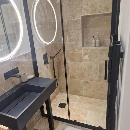 Les Famandiers 아파트