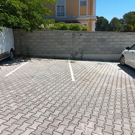 Les Famandiers Apartman *